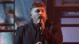 Teddy Swims Performs "Mr. Know It All" [52nd American Music Awards]
