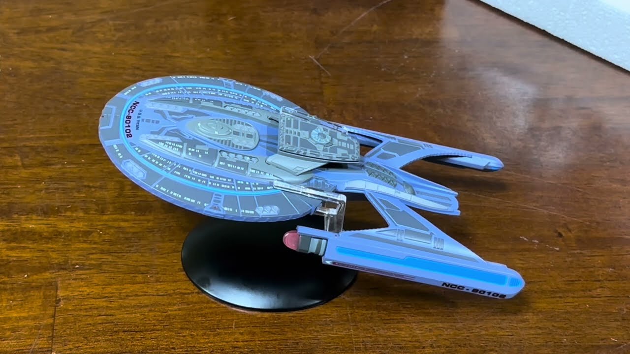 Eaglemoss USS Titan NCC 80102 Lower Decks mid size Riker master replicas model Shaw