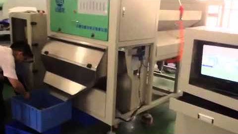 Cashews sorting machine, separating the same size. Please contact: tina@angelon.com.cn