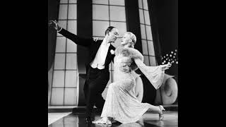 Video thumbnail of "Cheek To Cheek - Fred Astaire acc. by Leo Reisman Orchestra (1935)"