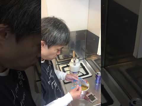 【モノマネ】ラーメンの準備をする滝川クリステル #shorts