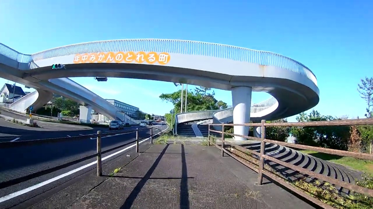 三重県　御浜町　阿田和　駅前の歩道橋　七里御浜の海　阿田和駅　ピネ