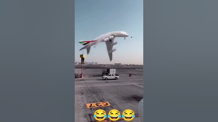 Funny airplane dancing