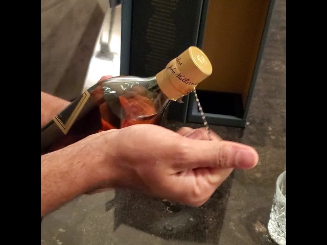 Unboxing Johnnie Walker Blue Label class=