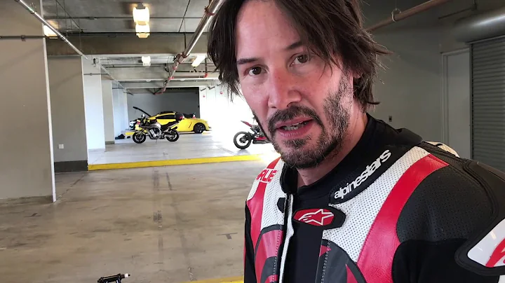 Honda RVF750R RC45 Laps With Keanu Reeves And Jake...