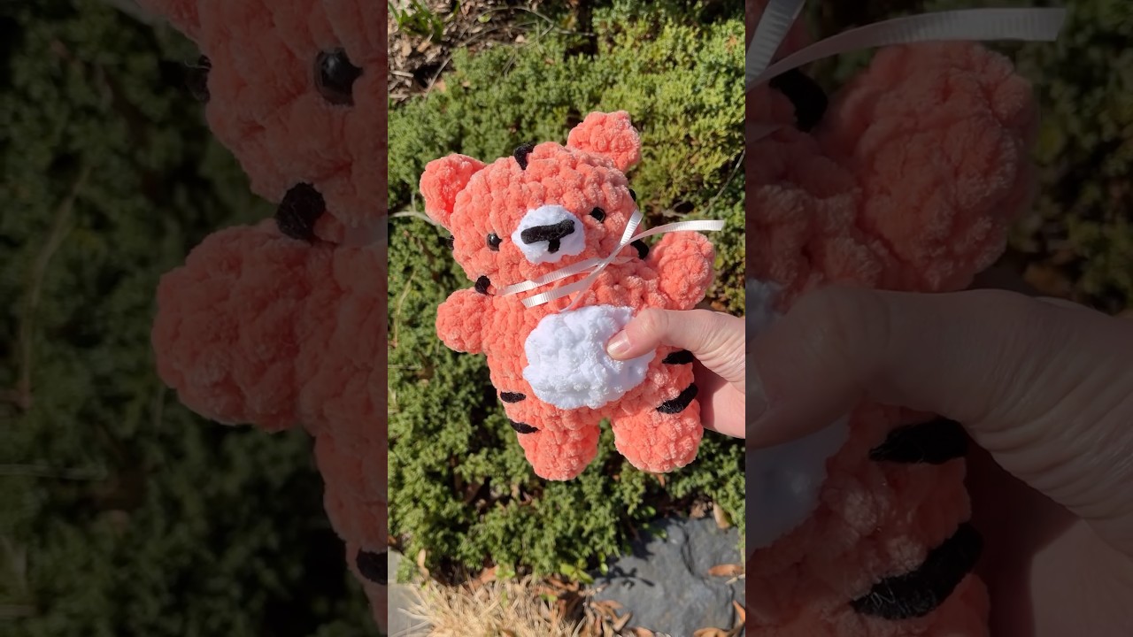 crocheting a tiger 🧶🐯 pattern by goomba.crochets on insta! 