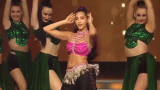 Nora Fatehi & Mouni Roy dance Performance in award show 2019 Resimi