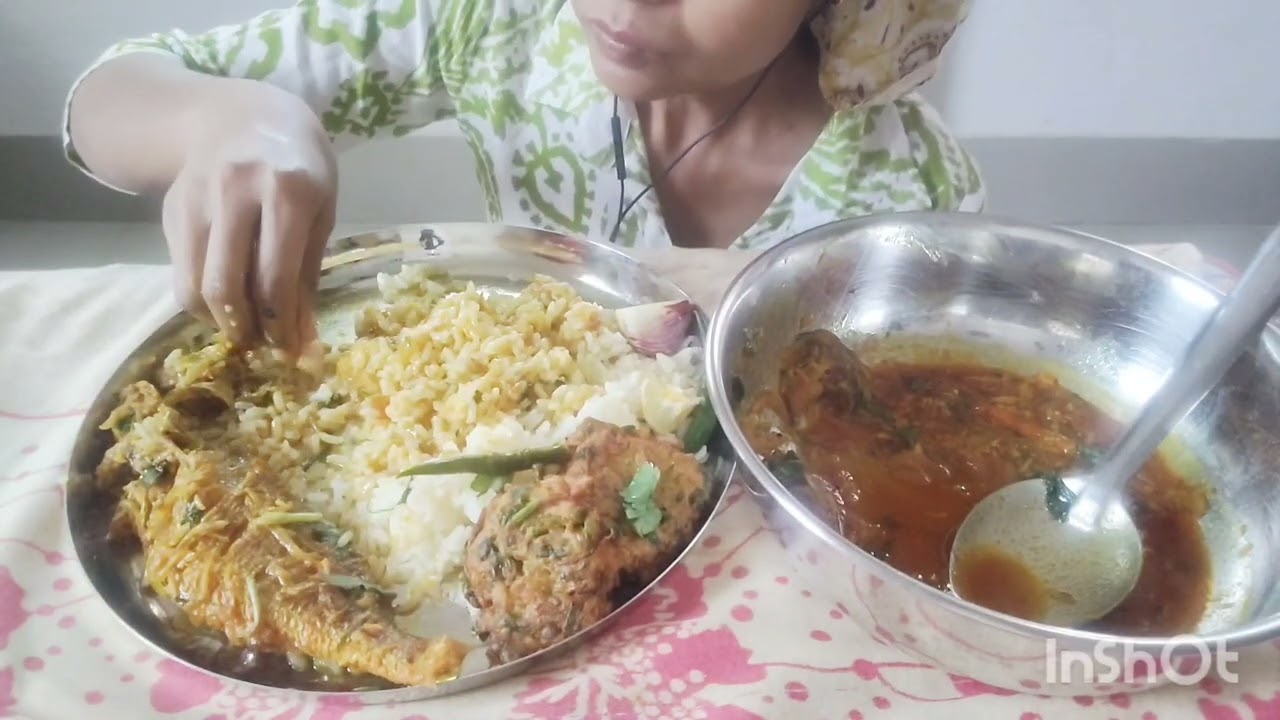 Eating spicy fish curry, lots of vegetables fry, pokora @tastewithLoveM #realeatingsound 