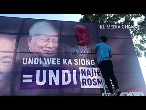 Gambar Wajah Rosmah di Papan Iklan Kena Conteng