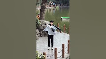 Thumbnail of Dancing to "Blue and White Porcelain" brings out the charm of Jiangnan.