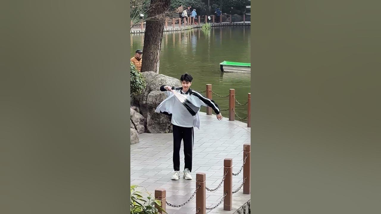 Dancing to "Blue and White Porcelain" brings out the charm of Jiangnan.