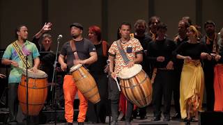 Download Lagu Ensemble vocal e instrumental De Profundis / Siyahamba (Caminamos, en zulú) MP3