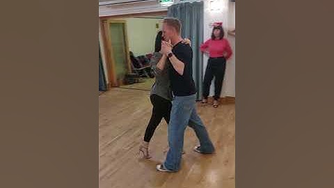 Studio T: Tango Improvisation walking to the cross in cross system #tango #improvisation