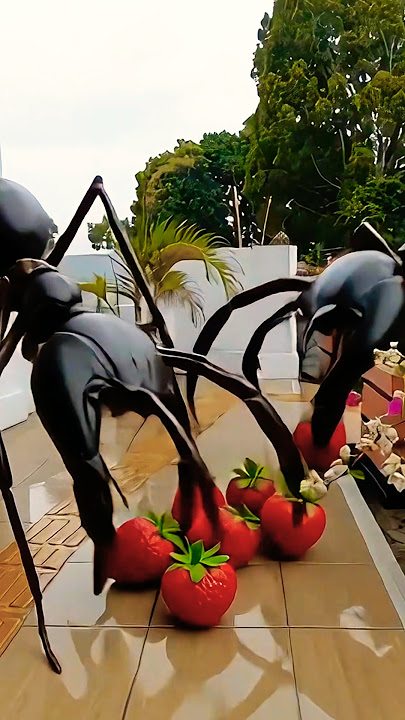 Semit Ants Collecting Strawberries #trendingshorts #tiktokeffects