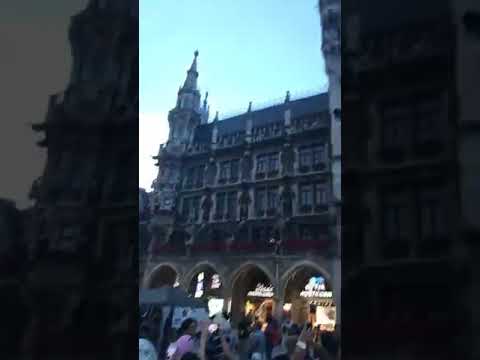 أذان المغرب لأول مرة في ألمانيا كان البارحة في أكبر ساحة في مدينة ميونخ وقد رافقه إفط