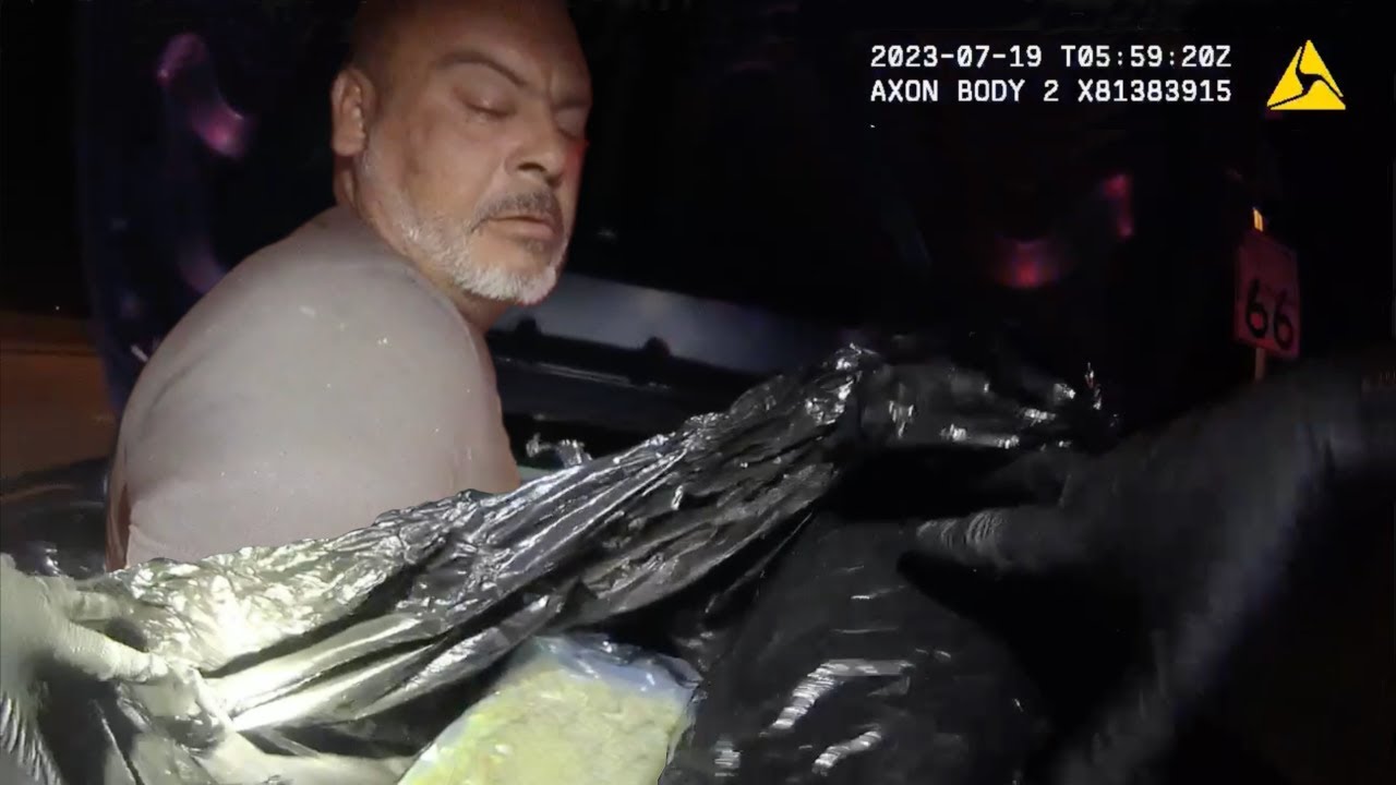 У очень нервного подозреваемого в багажнике было 109 фунтов травы... Видеокамера