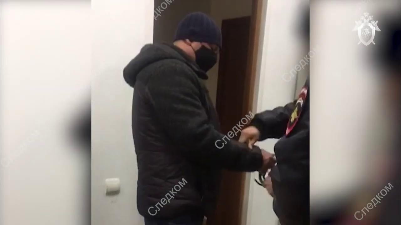 Задержан следователь полиции. Главу КЧР задержали в аэропорту. Задержание следователя Виноградова. Задержание Светланы Золотаревой.