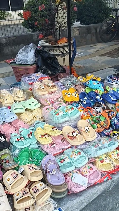 Wah, ada banyak sandal anak warna-warni nih! #shorts