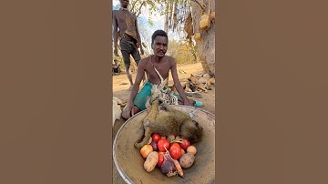 The dinner was so delicious that I brought vegetables to the Hadsabi.#cooking#hadzabetribe #bush