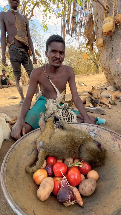 The dinner was so delicious that I brought vegetables to the Hadsabi.#cooking#hadzabetribe #bush
