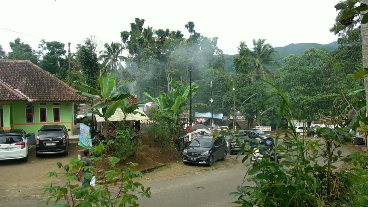 Situasi menjelang Ramadhan di area RM Pengkolan Jati, Surabi WARBU dan LASAKA CAFE