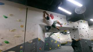 Boulder rojo (V5-V6?) en Ironwall