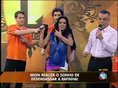 Marcos Mion desengasga Rafinha no palco do Legendários  #arquivolegendários