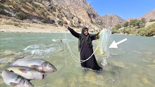 🌊🎣Fishing with a net in the middle of the river:🐟 Delicious and traditional Kulthum cooking at home