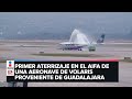 Con chorro de agua reciben avión de Volaris que aterrizó en la nueva terminal