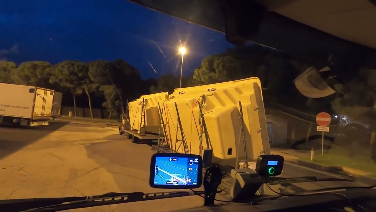 Politia din Italia si interzis camion