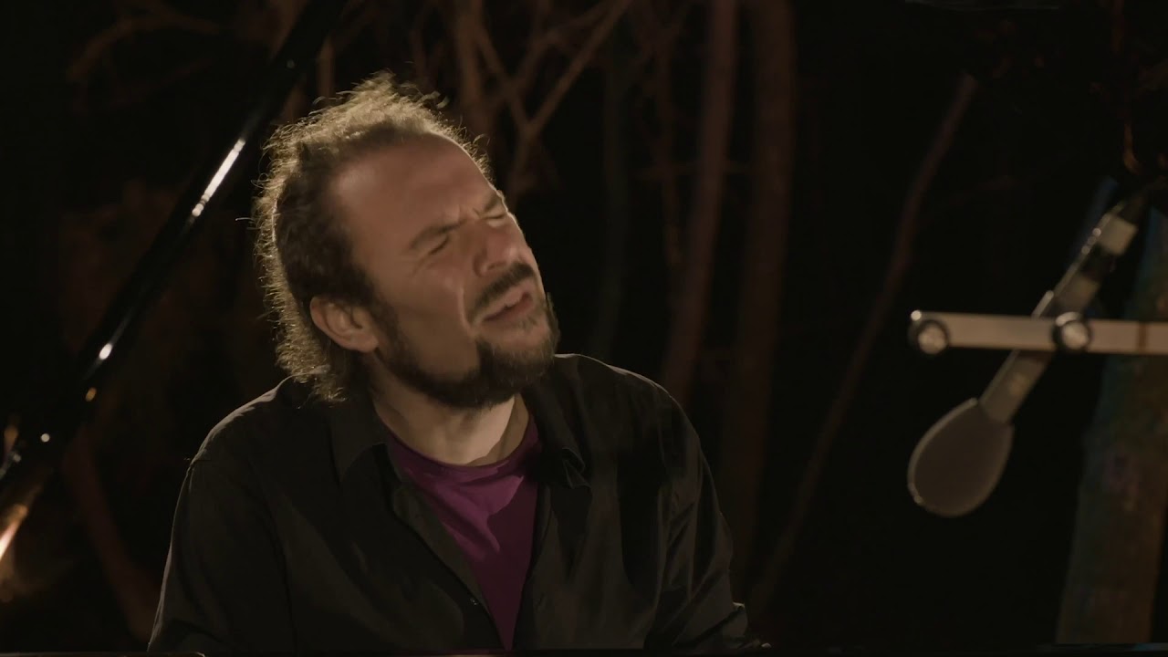 Abe Rábade. Piano solo entre árbores