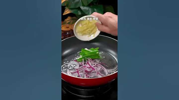 清蒸鲈鱼家常的做法，鱼肉鲜嫩多汁，好吃不腥#Steamed Perch - 天天要闻