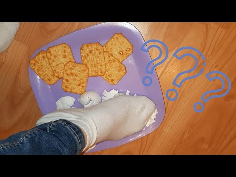 257 - Eierschalen vs Cracker - Welcher Sound ist dein Favorit? - crunchy crushing with socks