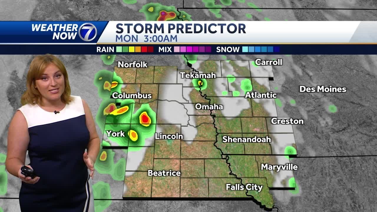 Heating up, few storm chances Monday morning - YouTube