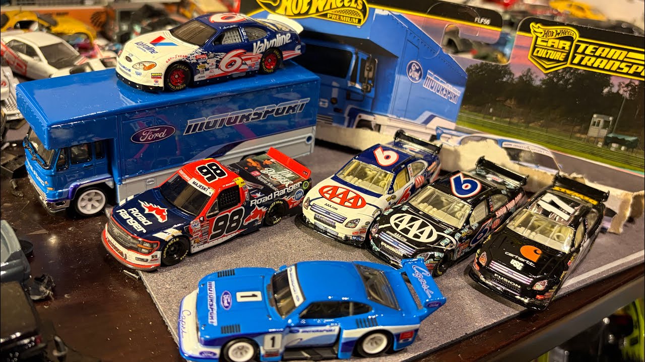 2月発売ホットウィール フォードチームトランスポート、カプリ、フュージョン、トーラス、F150 ナスカー　1/64Ford