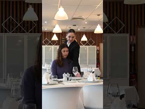 Miniature de la vidéo Tu veux devenir serveur en salle ? Fais ça !