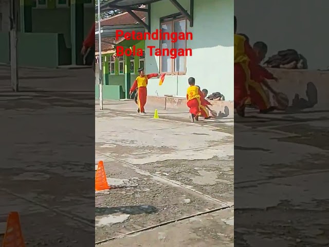 Bola Tangan.                       #football #pendidikan #sportifitas #sekolah #anakanak #lapangan class=