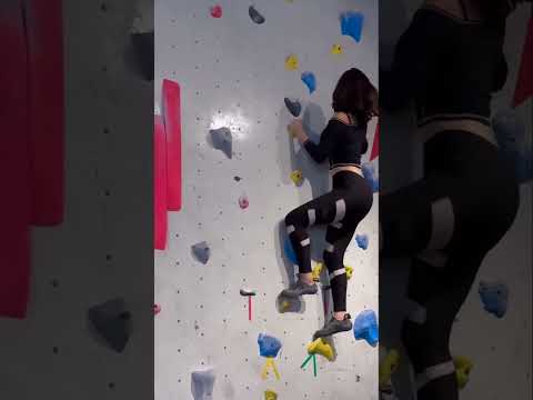 هكذا تستمتع بسمة بوسيل في قتها بعد طلاقها من النجم تامر حسني