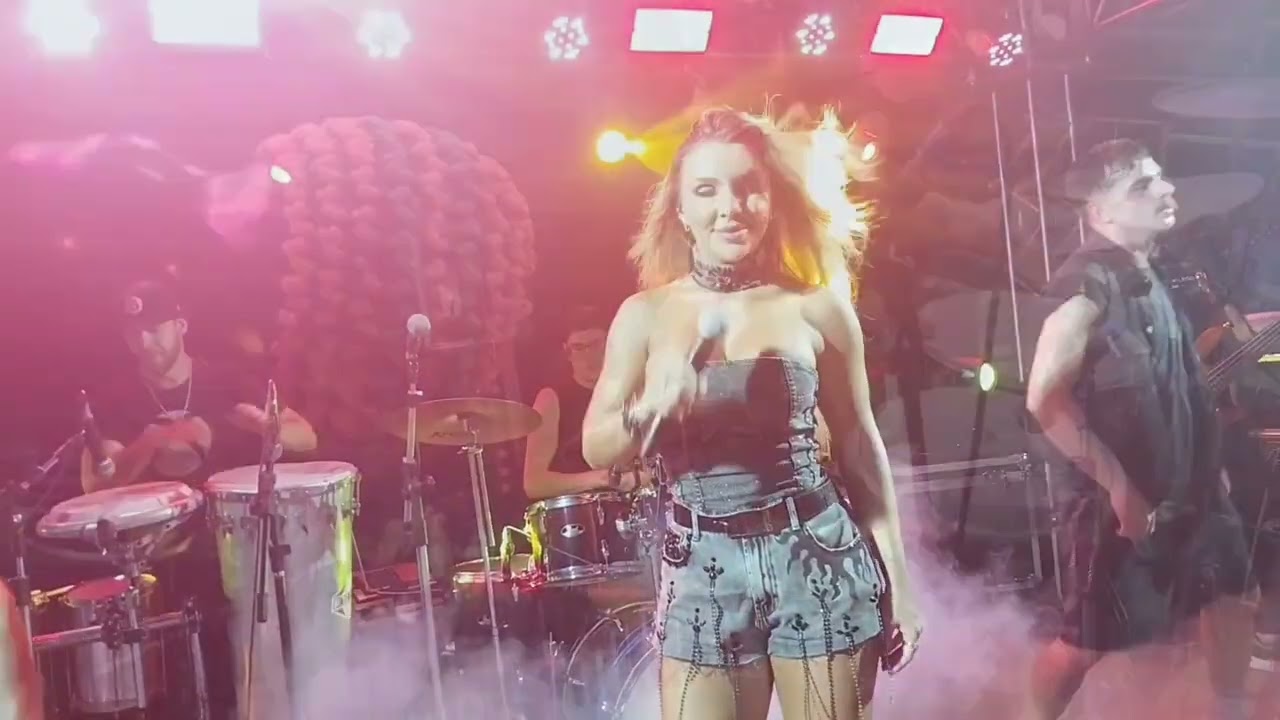 Última noite de Carnaval reúne mais de 4 mil pessoas no Balneário das Tunas  em Restinga Sêca. 