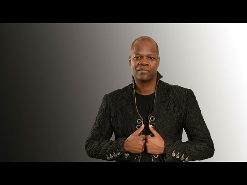 Amobé Mévégué, "un passionné de rencontres et de découvertes" • FRANCE 24