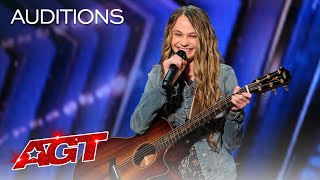 Vignette de la vidéo "Teenager Kenadi Dodds Impresses Judges with an Original Country Song - America's Got Talent 2020"