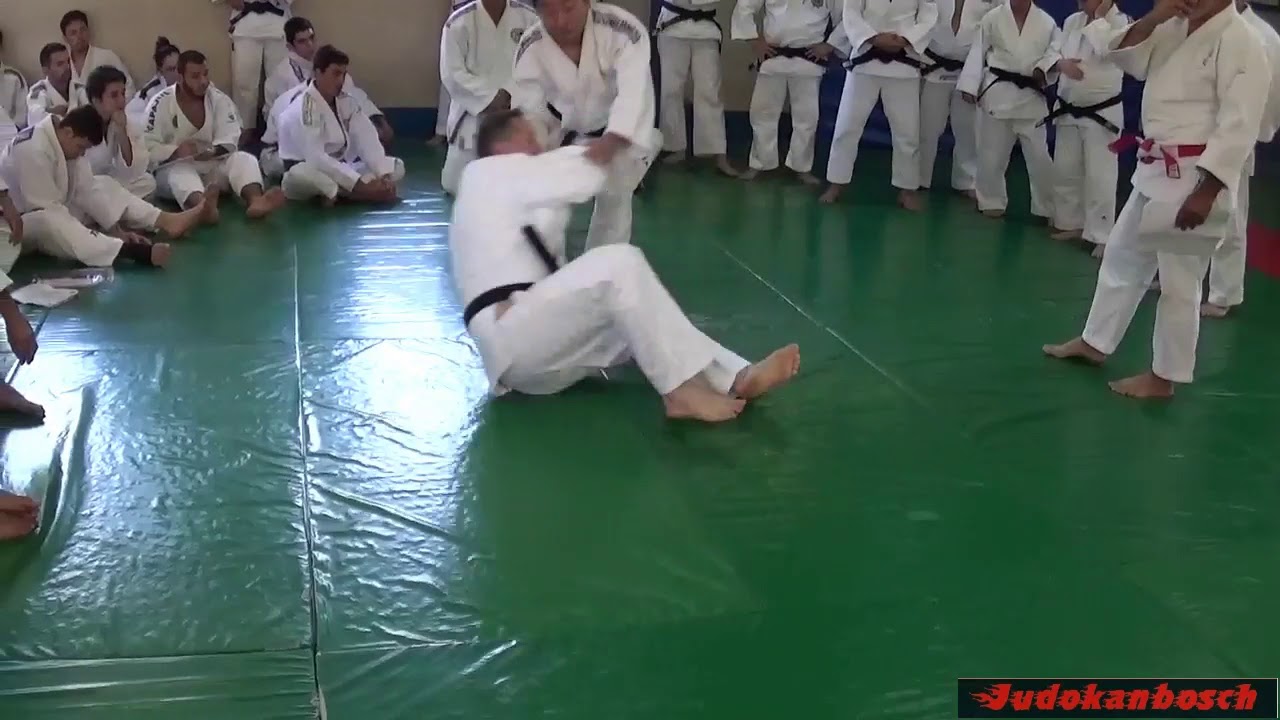 1  De ashi barai e Sassae tsurikomi ashi