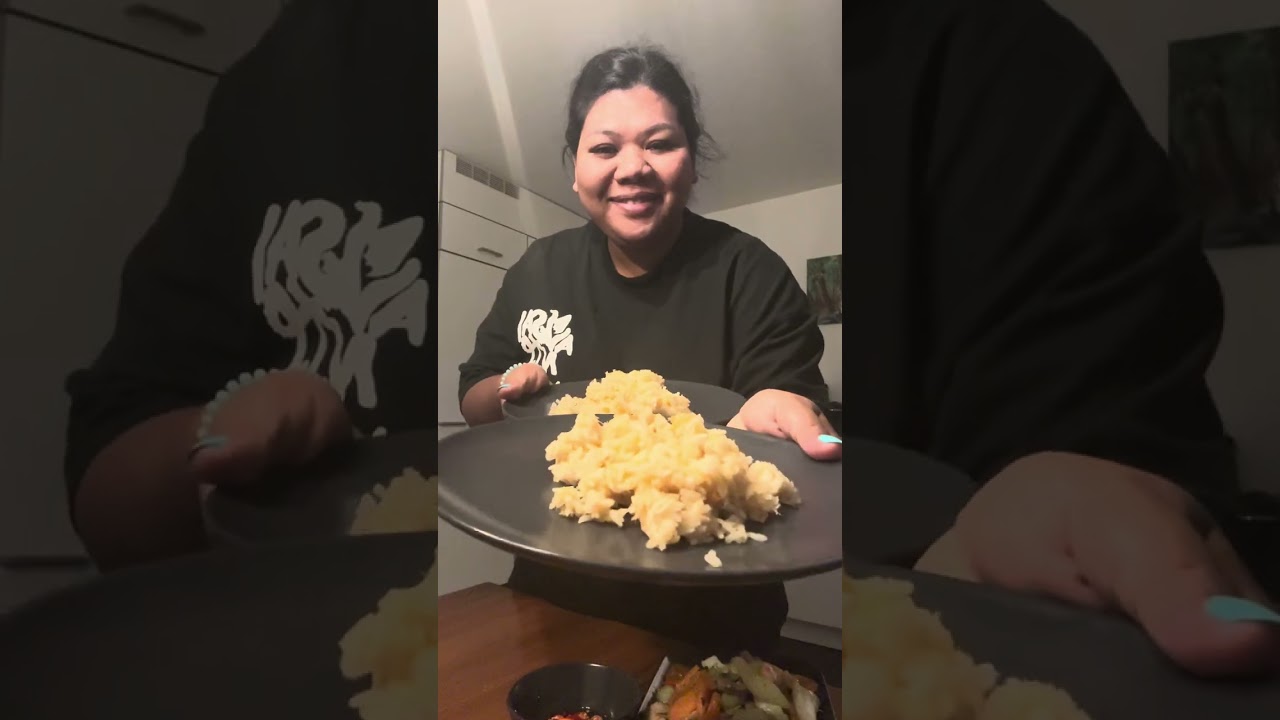 ភាគច្រើនខ្ញុំឃើញគេអត់ហូដើមផ្កាខាត់ណាសរនឹងទេ.តែបើខ្ញុវិញយកដើមខ្ចីៗមកឆាឆ្ងាញ់ណាស់😋