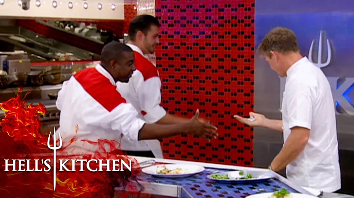 Frank Slips Gordon Ramsay A Thank You Note | Hell'...