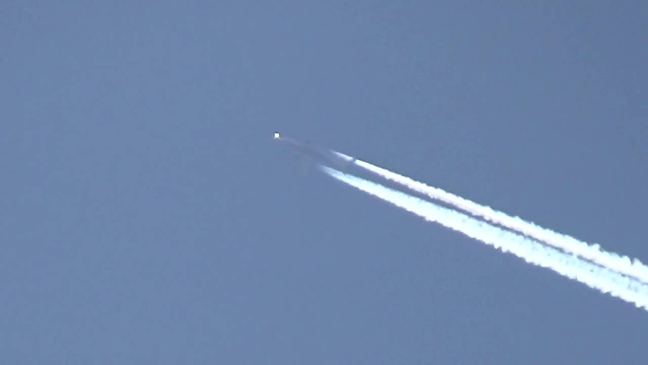 Contrail Spotting quiz - 3 planes - Guess Registration, Aircraft Type, and Airline