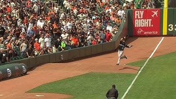 COL@SF: Blackmon jumps over mound to make the catch