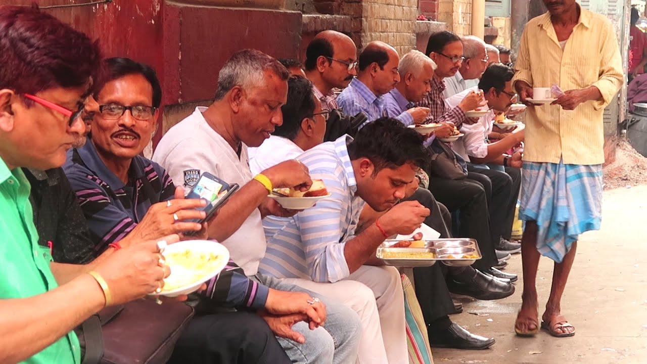 Chicken Stew at Famous CHITTO BABUR DOKAN | Lunch Time | Dacres Lane | 75 Years Old | Kolkata | Food | Street Food Zone