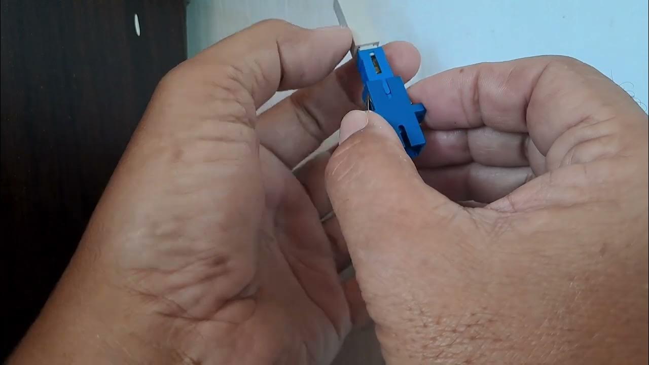 TIPS HOW TO CORRECTLY UNPLUG/PLUG SC CONNECTOR FROM IOO TO MODEM. YouTube