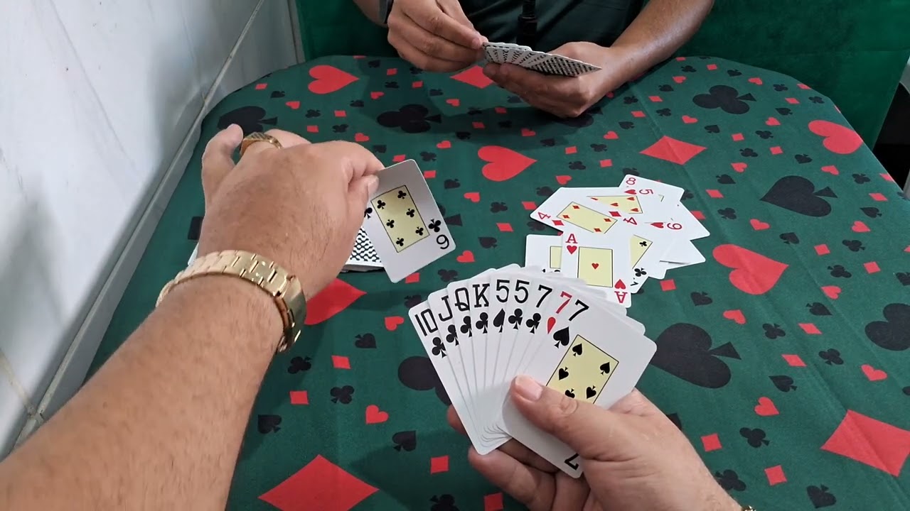 Jogando um pife, baralho