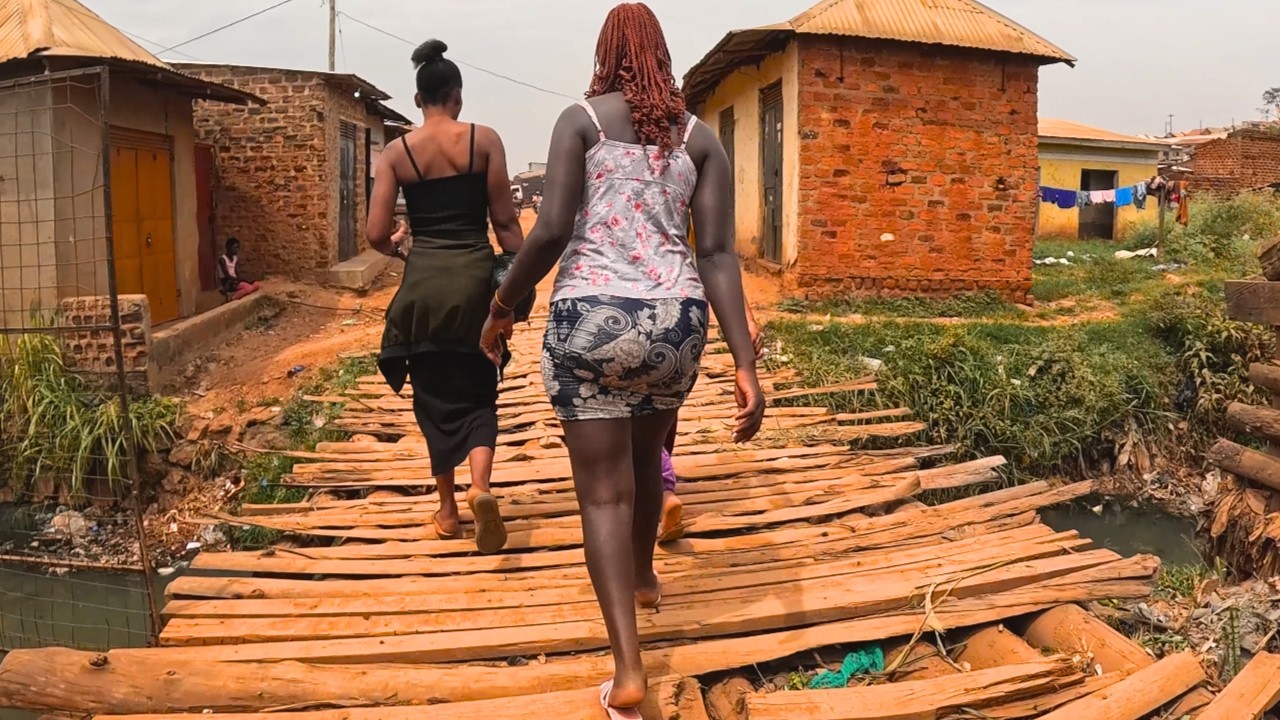 Urban Village Walk in Africa🌍UGANDA🇺🇬